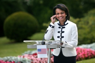 Condoleeza Riceová při návštěvě Prahy. Dary za miliony zde nedostala.